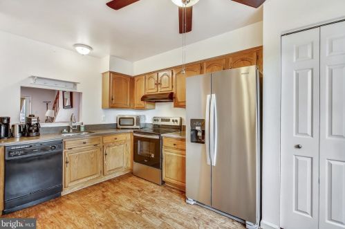 8209 Roxbury Dr, Alexandria VA 22309-3728 exterior