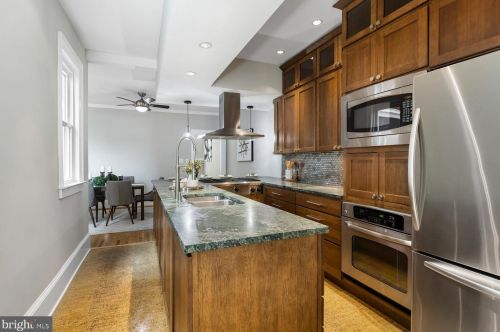 123 Peyton St, Alexandria VA 22314-2723 exterior