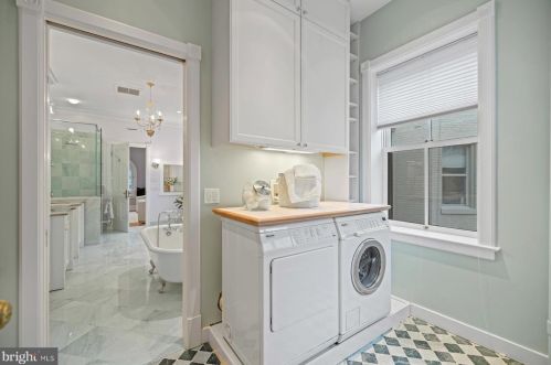 2010 Hillyer Pl, Washington DC 20009-1006 exterior