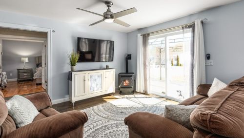 48 Collins St, Seabrook NH 03874-4603 exterior