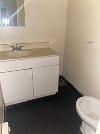 79 Oak St, Springfield MA 01151-1545 exterior