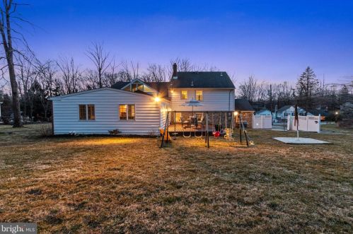 33 Wyncroft Dr, Media PA 19063-4842 exterior