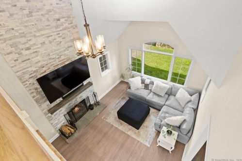 42 Kings Hwy, Westport CT  06880-4710 exterior