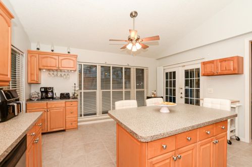 742 Whitmore Dr, Fort Pierce FL 34984-4573 exterior