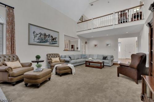 7 Chilton Rd, Chester NJ  07930-3107 exterior