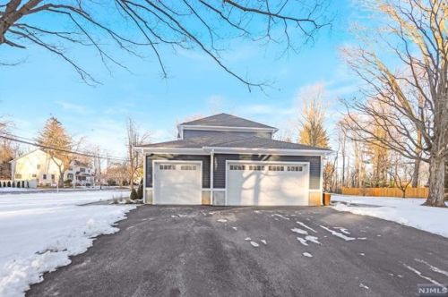 81 Trommel Dr, Mahwah NJ 07430-1533 exterior