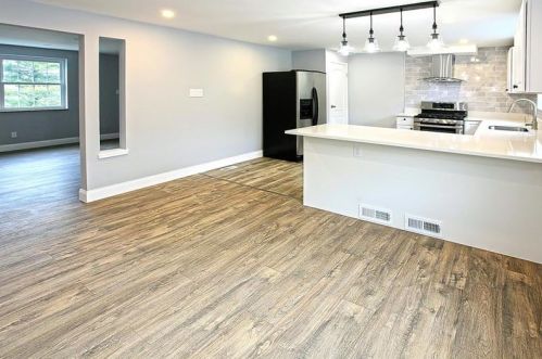 3 Chapel Dr, Pittsburgh PA 15237-2518 exterior