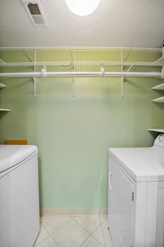 7238 Beacon Hill Dr, Pittsburgh PA 15221-2556 exterior