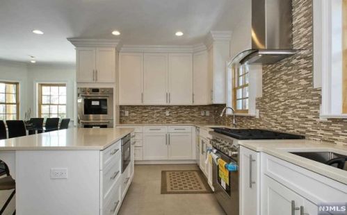 602 Maitland Ave, Teaneck NJ 07666-3025 exterior