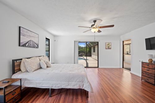 102 Whitmore Dr, Fort Pierce FL 34984-3738 exterior