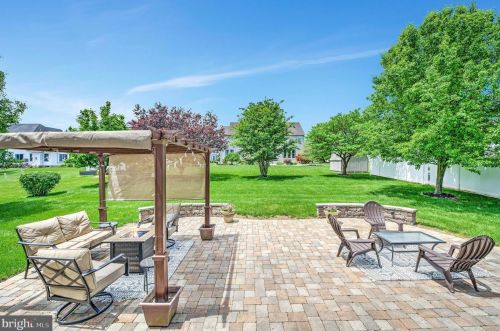 5 Cobblestone Ct, Columbus NJ 08022-1969 exterior