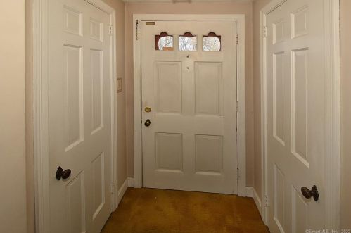 1052 Plymouth St, Windsor CT 06095-3653 exterior