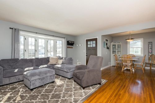 1233 Vly St, Chaska MN 55318-2425 exterior