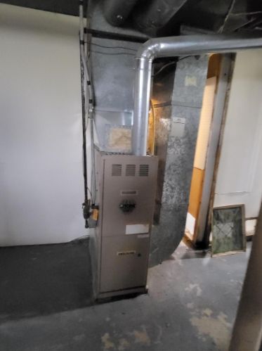 5877 67, Milwaukee WI 53218-1956 exterior