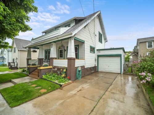 1139 17th St, Manitowoc, WI 54220-2617