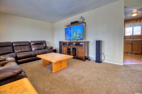 3728 Atmore Rd, Taylorsville UT 84084-1401 exterior