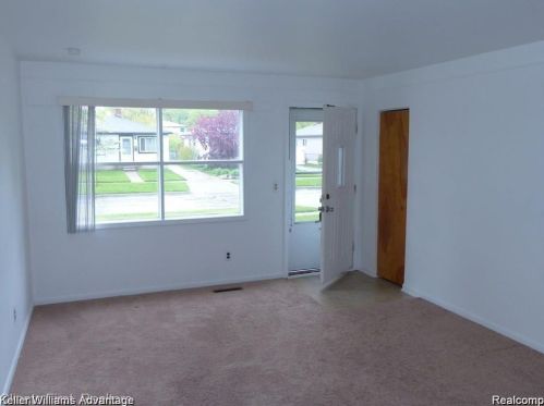 5705 Detroit St, Dearborn Heights MI  48125-3202 exterior