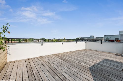 2020 Grand Ave, Chicago IL 60612-1556 exterior