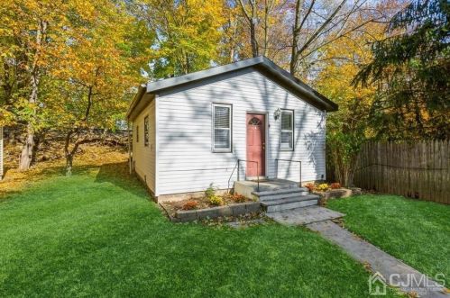 32 Plainfield Ave, Metuchen NJ 08840-1332 exterior