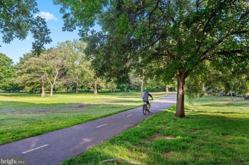 6512 Boulevard Vw, Alexandria VA  22307-6562 exterior