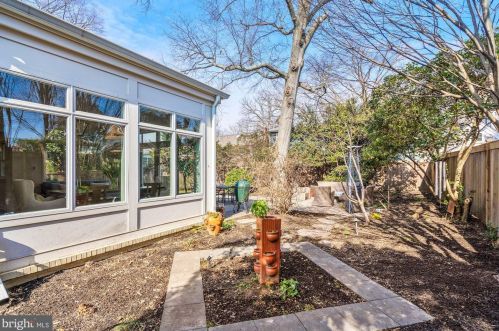 1401 21 St, Arlington VA 22202-1508 exterior