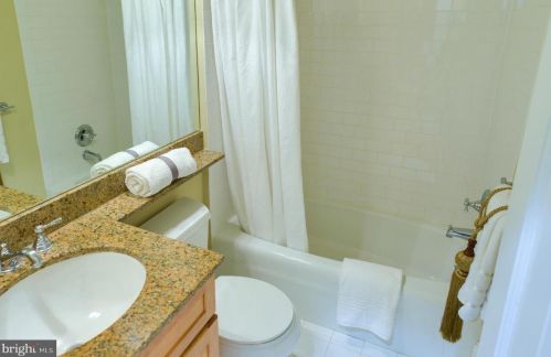 1731 Riggs Pl, Washington DC 20009-6248 exterior