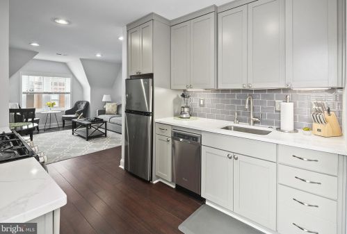 1409 Hopkins St, Washington DC 20036-5922 exterior