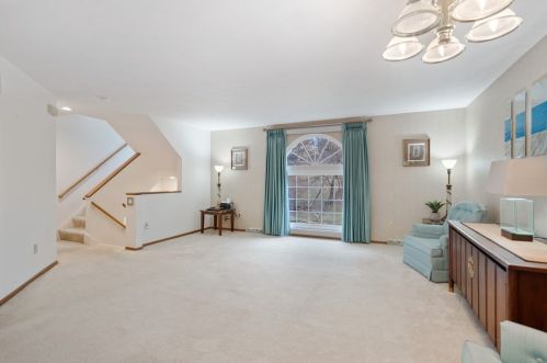 509 Newport Dr, Pittsburgh PA  15235-3228 exterior