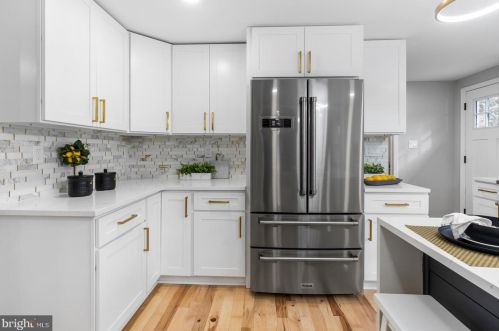 8916 Copenhaver Dr, Rockville MD  20854-3009 exterior