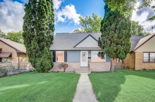 5948 80th St, Milwaukee, WI 53218-1719