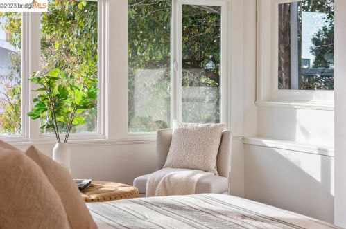 2542 Chilton Way, Berkeley CA 94704-2807 exterior