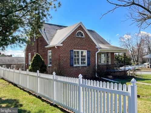 304 Grosstown Rd, Pottstown, PA 19464-6112