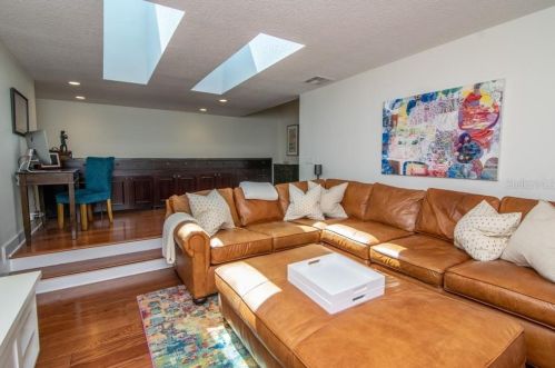 4949 Bayshore Blvd, Tampa FL 33611-3851 exterior