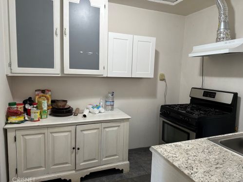 37 Garden Dr, Bakersfield CA 93307-5255 exterior