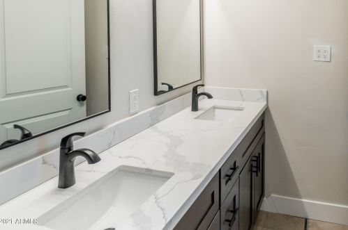 1214 Desert Cove Ave, Phoenix AZ  85020-1108 exterior