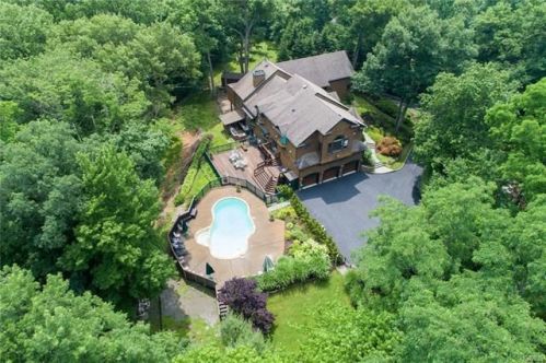 10 Cobblers Ln, Armonk, NY 10504-1235