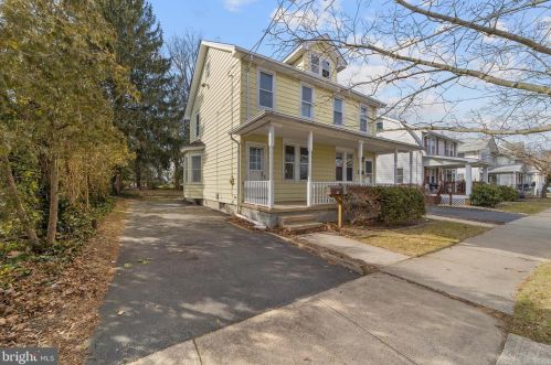 27 Regina Ave, Trenton NJ  08619-2201 exterior