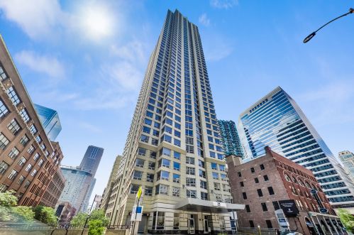 440 Wabash Ave, Chicago IL  60605-1209 exterior