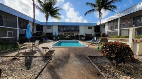 875 13th St, Boca Raton FL  33486-2328 exterior