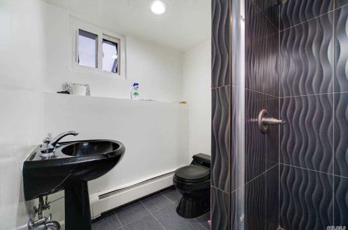 717 Eagle Dr, Valley Stream NY 11581-3539 exterior