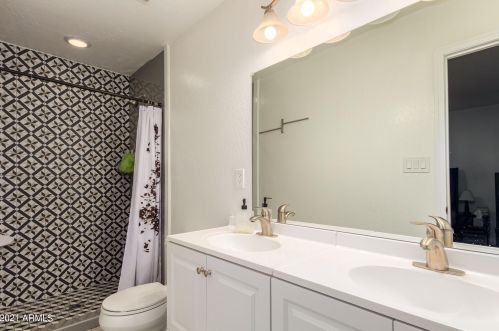 3242 Emile Zola Ave, Phoenix AZ 85032-6331 exterior