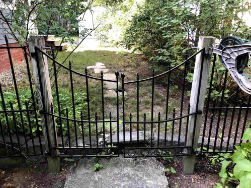 5 Perkins St, Concord NH 03301-4520 exterior