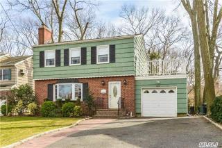 210 Camp Ave, North Merrick, NY 11566-2866