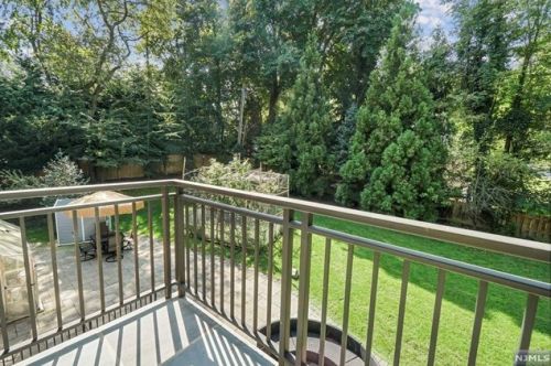 3 Pne Ter, Demarest NJ 07627-1214 exterior