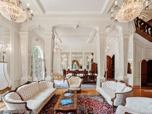 2009 Victoria Hl, Rochester MI exterior