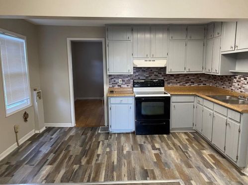 8580 Lake Dr, Lithonia GA  30039-6526 exterior