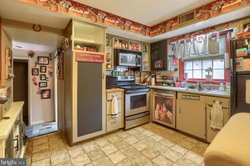 1918 Northbrook Dr, Lancaster PA 17601-4916 exterior