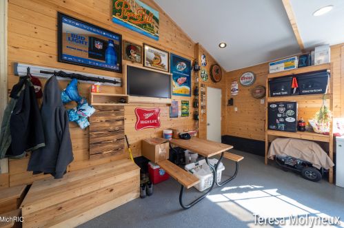 4085 Nicholl Ave, Meskegon MI 49444-3633 exterior