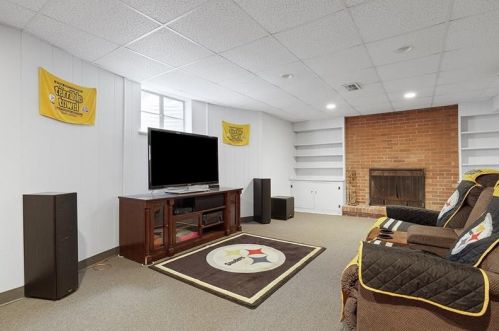 2630 Cedarvue Dr, Pittsburgh PA 15241-2912 exterior