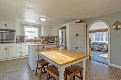 93 Oliver Rd, Exeter CT 06249-1618 exterior